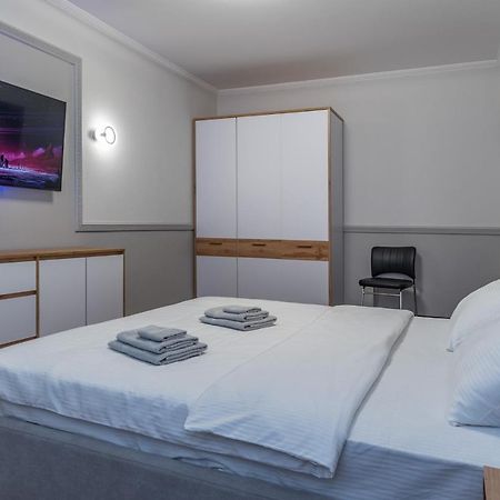 Modern 3 Bedroom Apartment Kiev Extérieur photo