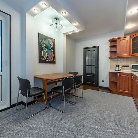 Modern 3 Bedroom Apartment Kiev Extérieur photo