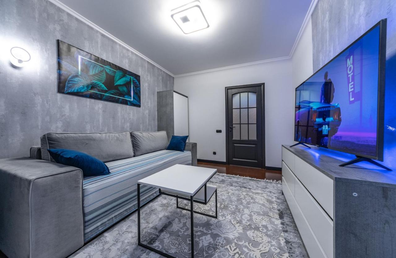 Modern 3 Bedroom Apartment Kiev Extérieur photo