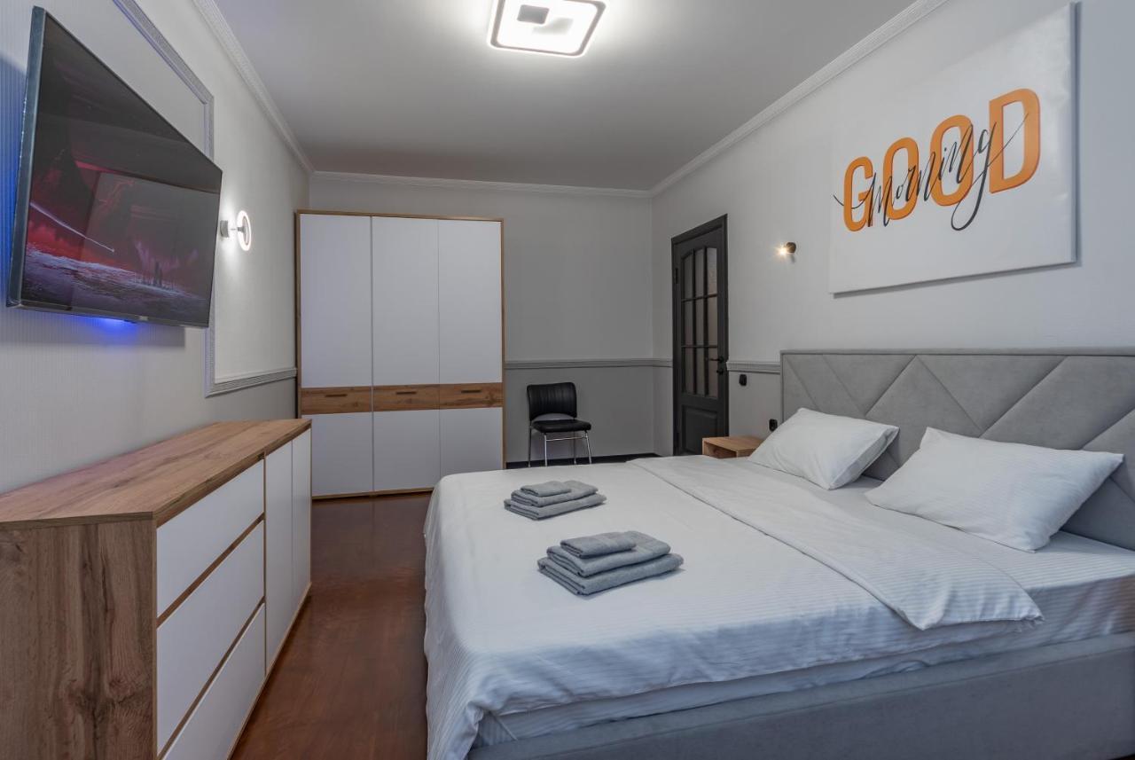 Modern 3 Bedroom Apartment Kiev Extérieur photo
