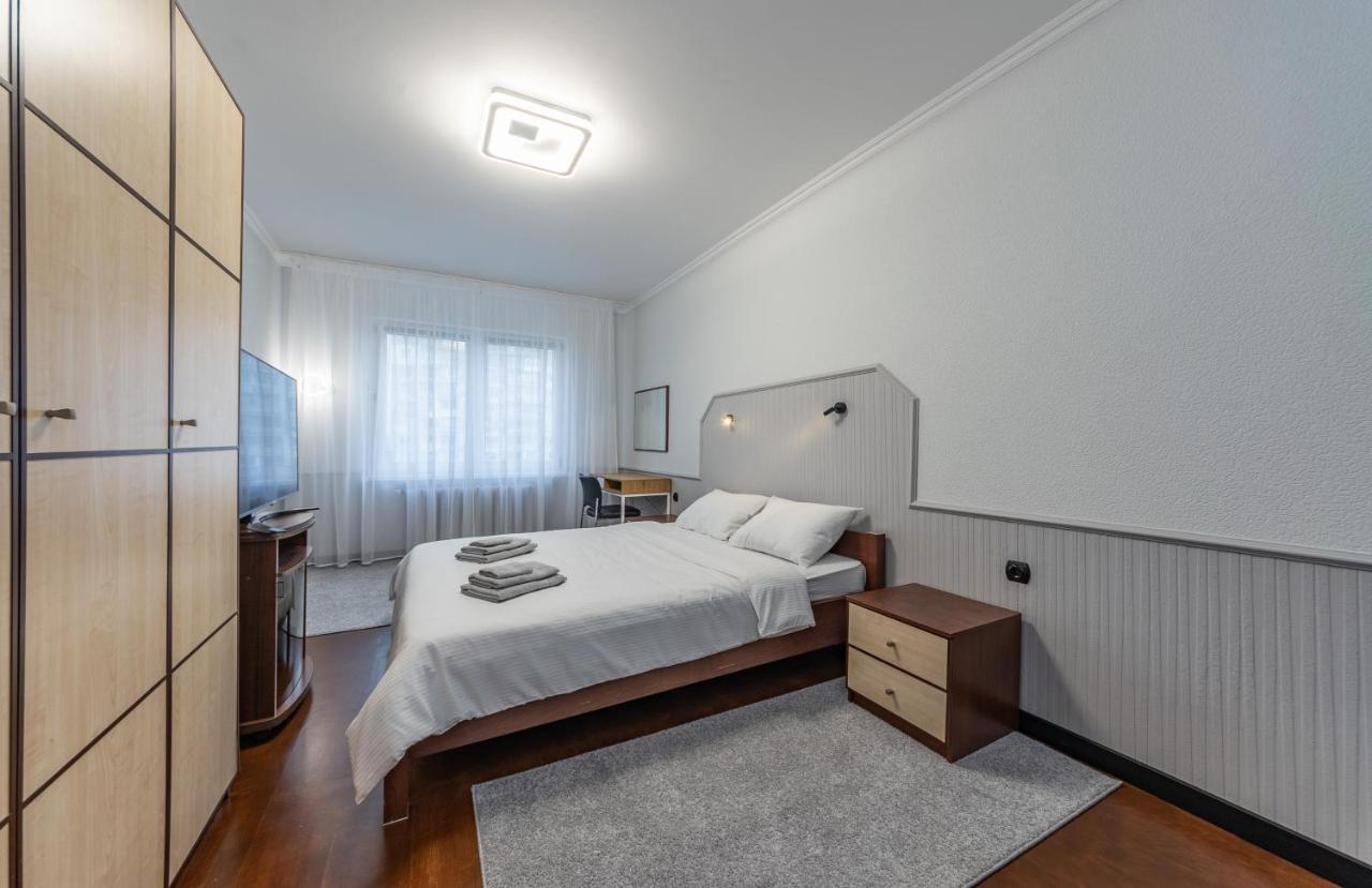 Modern 3 Bedroom Apartment Kiev Extérieur photo