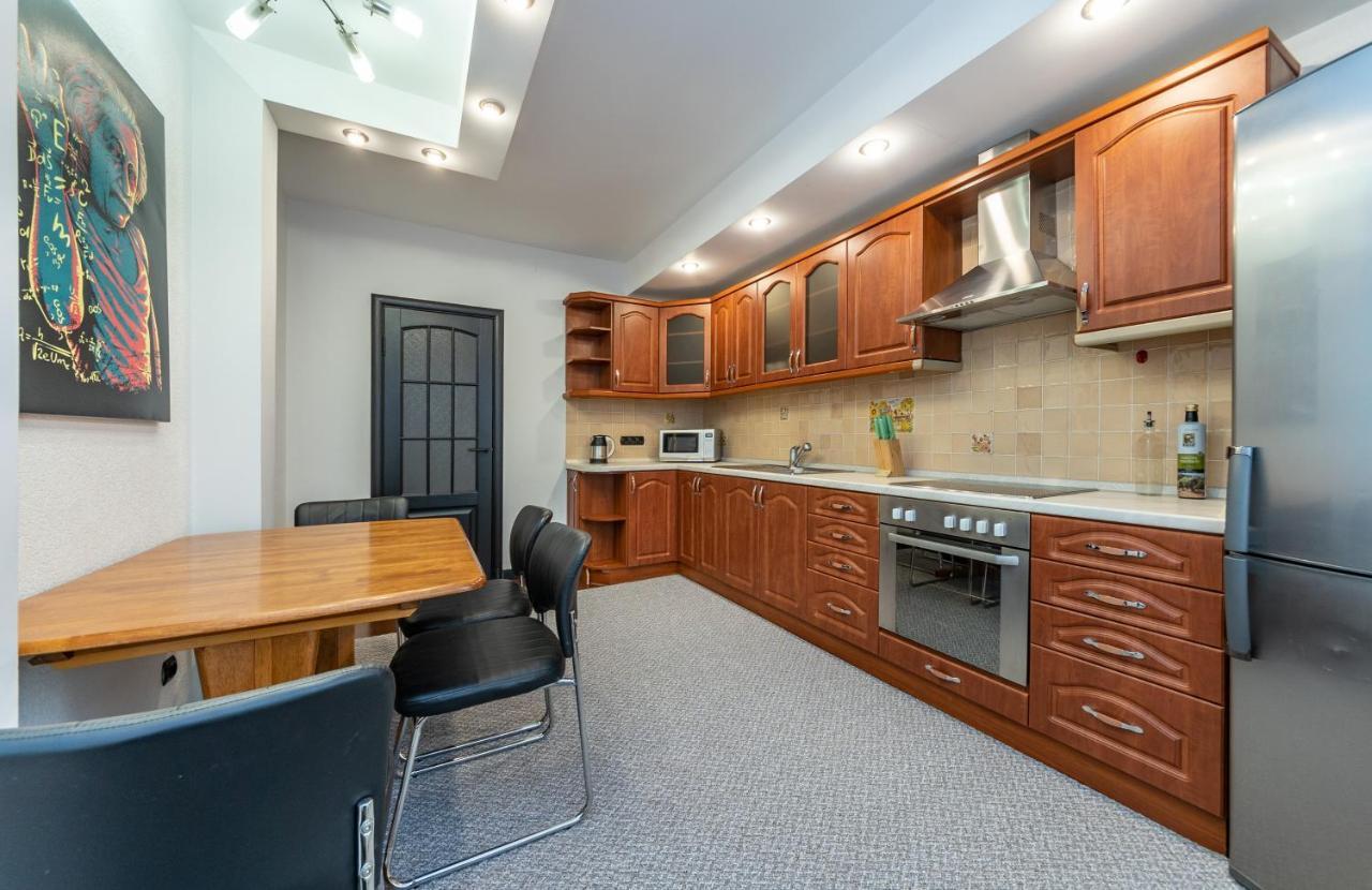 Modern 3 Bedroom Apartment Kiev Extérieur photo
