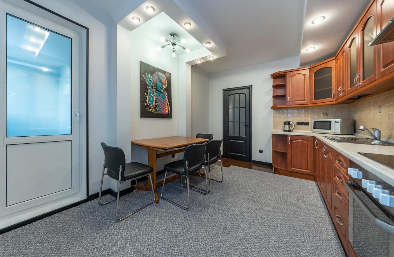Modern 3 Bedroom Apartment Kiev Extérieur photo