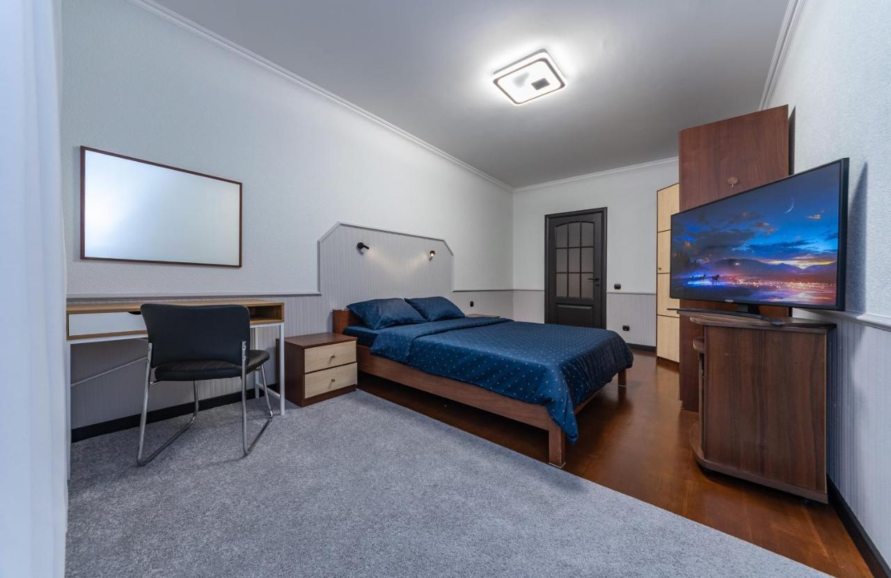 Modern 3 Bedroom Apartment Kiev Extérieur photo